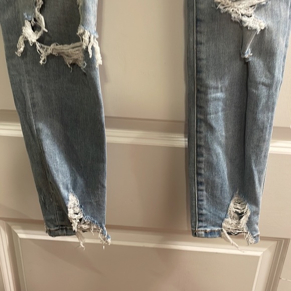 American Eagle size 6 distressed blue ripped jeans - Picture 4 of 6